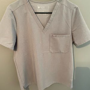 FIGS Catarina one pocket scrub top. Dark Space Grey size M